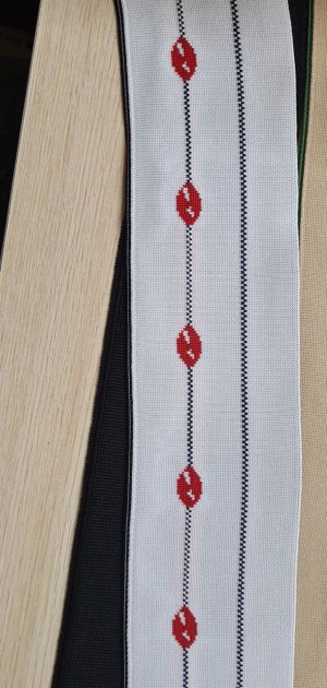 Cổ jackquard đốm màu