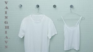 Làm phẳng áo với phòng tắm